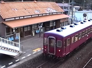 阿川駅を後にする５０系客車普通列車